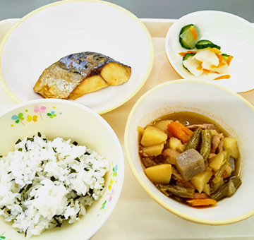 学校給食用の食材の納入